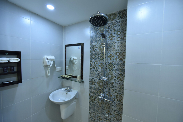 Bathroom 5, Group Nest Hotel, Hoàn Kiếm