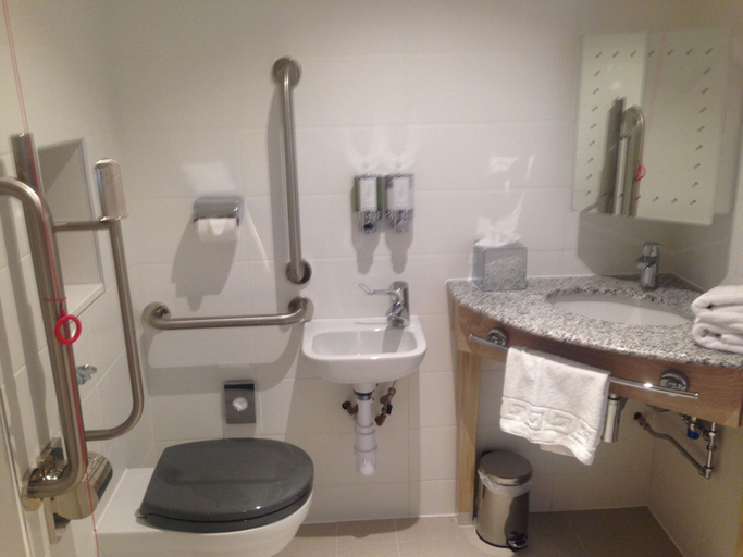 Bathroom 5, Hampton by Hilton Glasgow Central, Glasgow