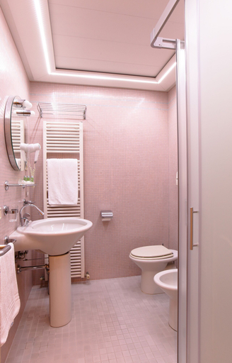 Bathroom 4, Hotel San Marco, Lucca