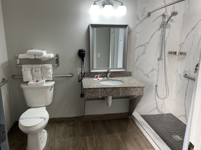 Bathroom 5, Days Inn by Wyndham Rockport Texas, Aransas