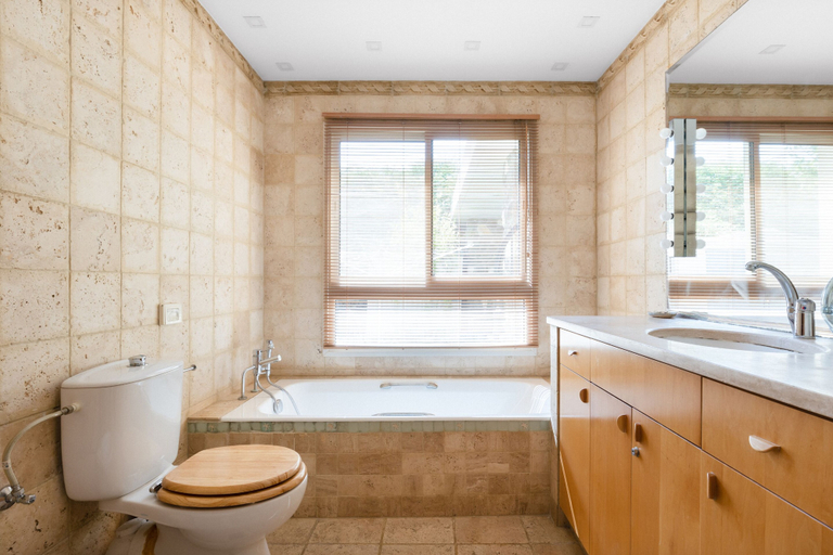 Bathroom 3, Almagor House