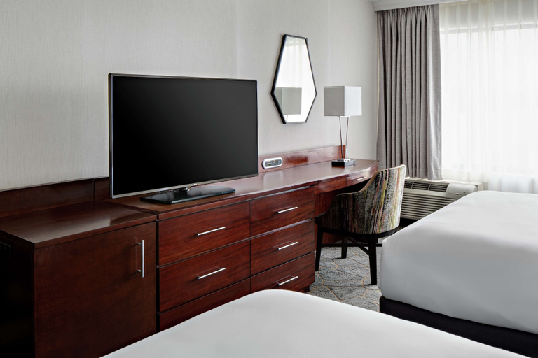 Bedroom 4, DoubleTree by Hilton Fairfield Hotel & Suites, Essex