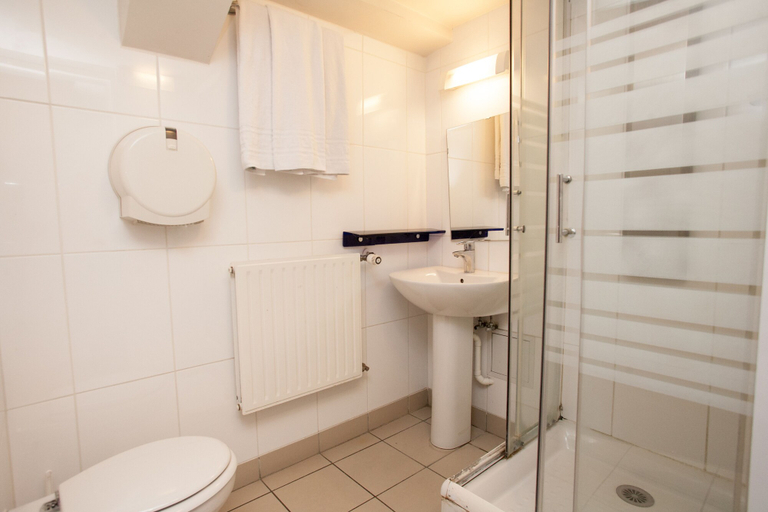 Bathroom 5, St Christopher's Inns The Canal Hostel, Paris