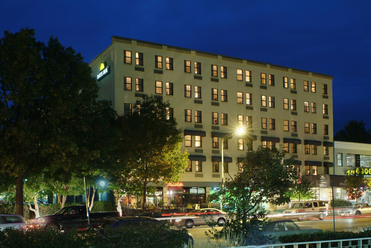Exterior & Views 2, Days Inn by Wyndham Washington DC/Connecticut Avenue, Washington D.C.