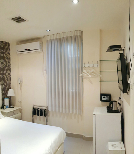 Bedroom 4, Central Hotel