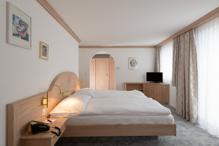 Bedroom 2, Hotel Post, Maloja