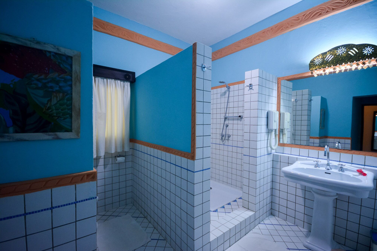 Bathroom 5, Kilili Baharini Resort & Spa, Malindi