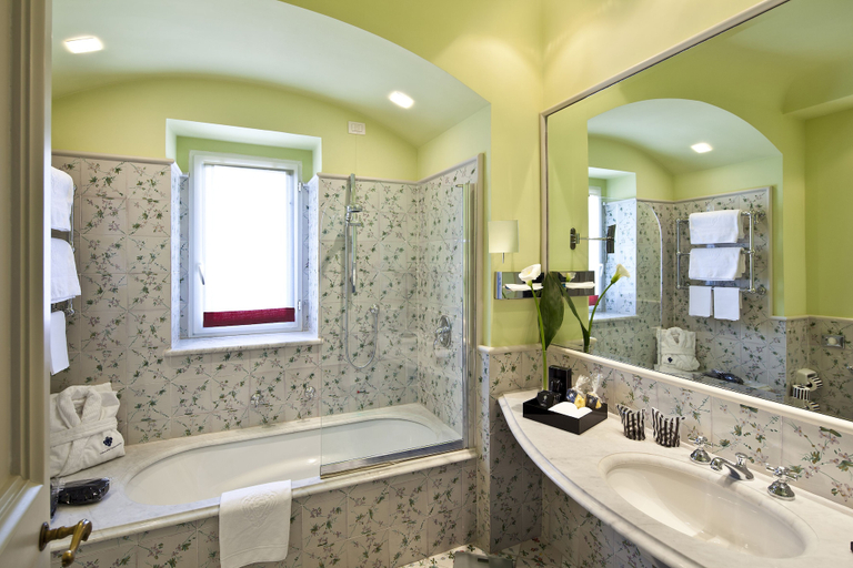 Bathroom 4, REGINA ISABELLA - RESORT SPA RESTAURANT, Napoli