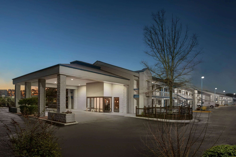 Exterior & Views 1, Baymont by Wyndham Wilmington, New Hanover