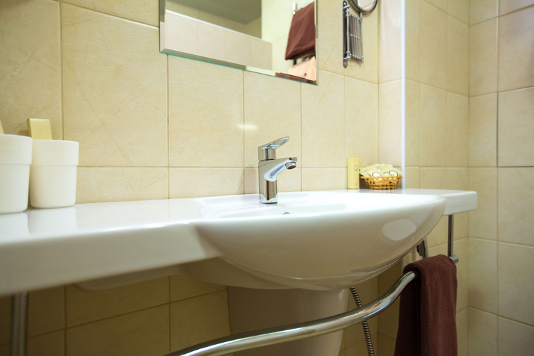Bathroom 3, Hotel Sputnik, Sankt-Peterburg gorsovet