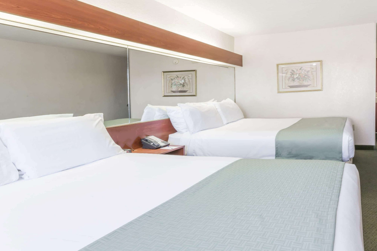 Bedroom 3, Microtel Inn & Suites by Wyndham Marianna, Jackson