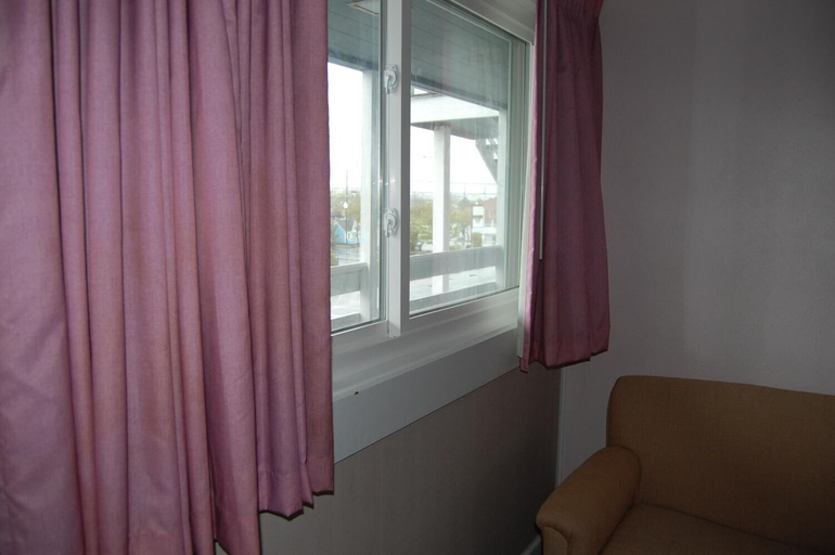 Others 4, Sea Breeze Inn, Worcester