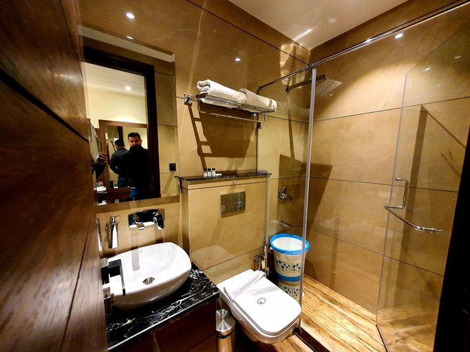 Bathroom 4, Hotel Makhan Residency, Amritsar