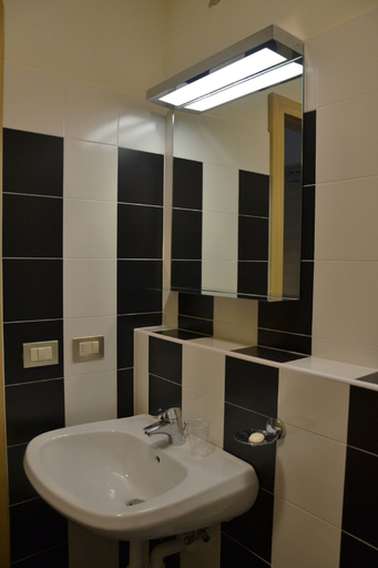 Bathroom 4, Hotel Croda Rossa, Bolzano