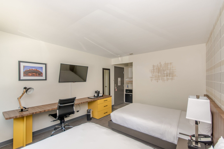 Bedroom 2, Ohio House Motel, Cook