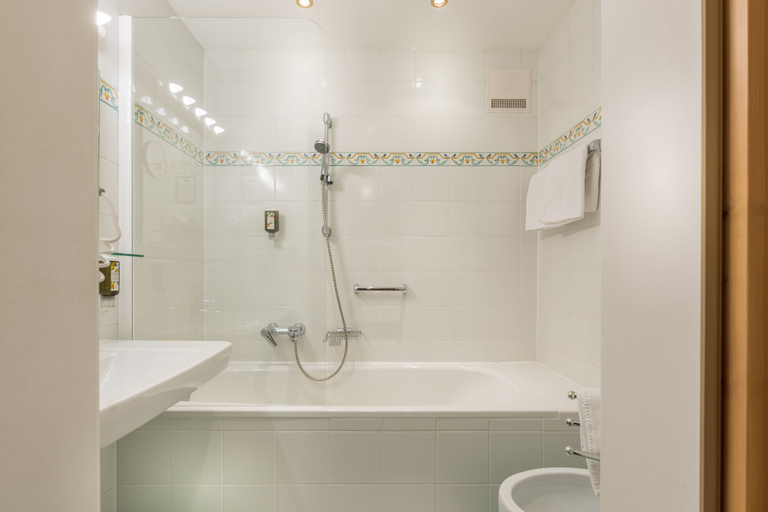 Bathroom 4, Landhotel Römerhof, Sankt Johann im Pongau