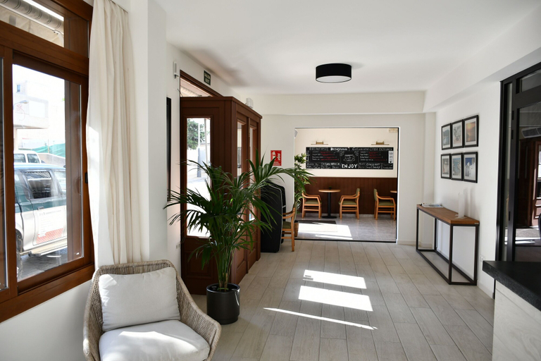 Others 5, Hostal Mallorca, Baleares