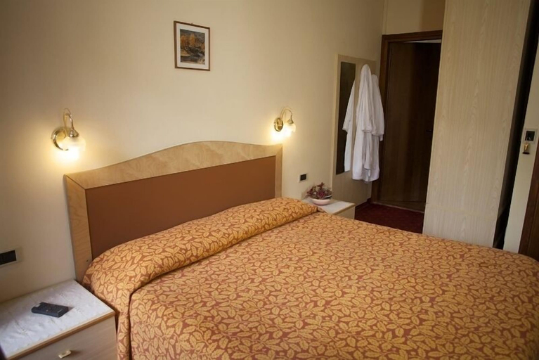 Bedroom 2, Hotel Venezia, Belluno