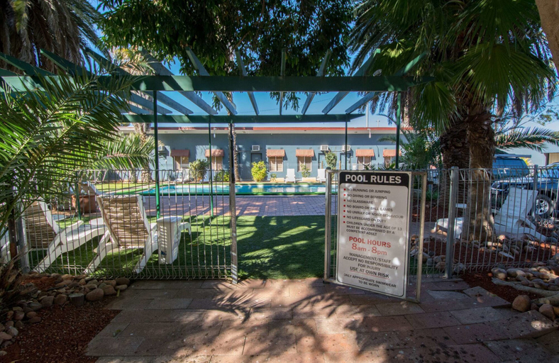 Exterior & Views 2, Elkira Court Motel, Alice Springs- Stuart