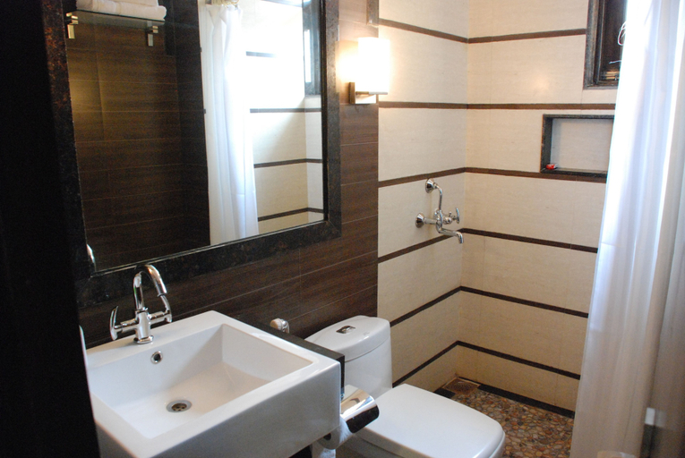 Bathroom 4, Le Magnifique, North Goa
