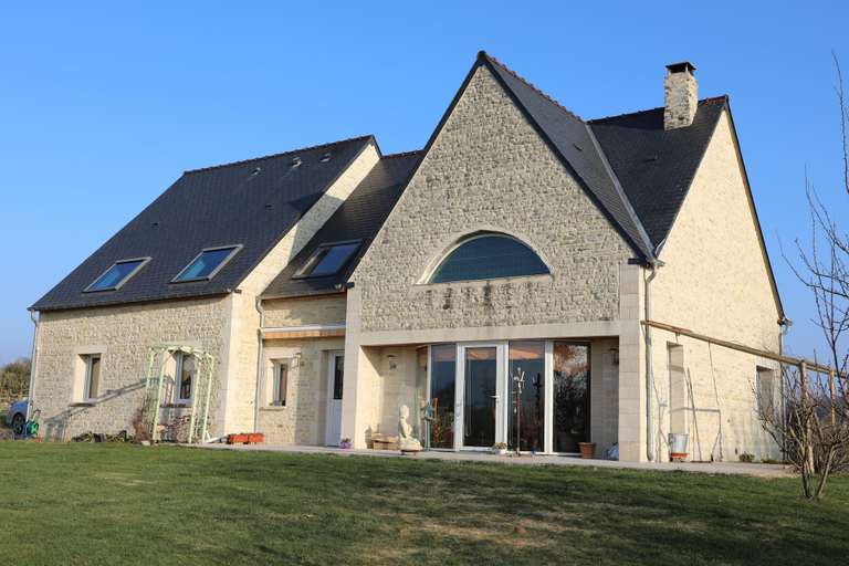 Exterior & Views