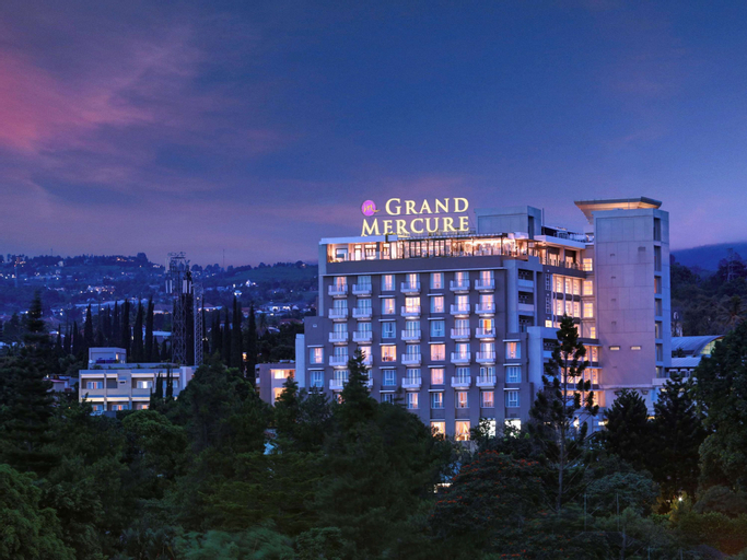 Exterior & Views 20