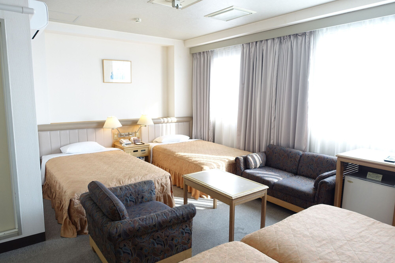 Bedroom 3, Urayasu Beaufort Hotel, Edogawa