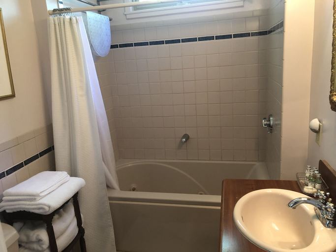 Bathroom 4, Delano Homestead Bed & Breakfast, Bristol