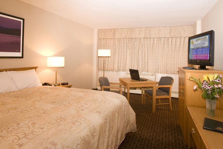 Bedroom 3, Woodlands Inn & Suites, Northern Rockies