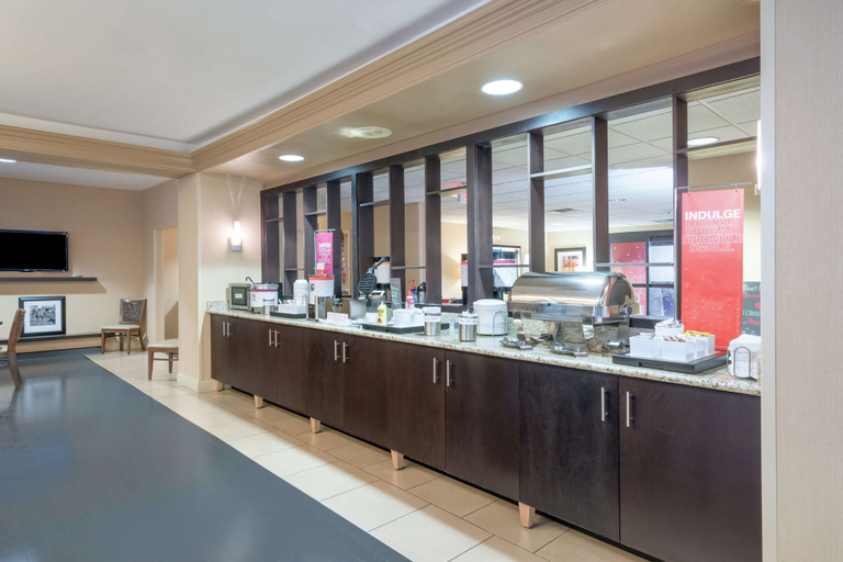 Food & Drinks 5, Hampton Inn Corydon, Harrison