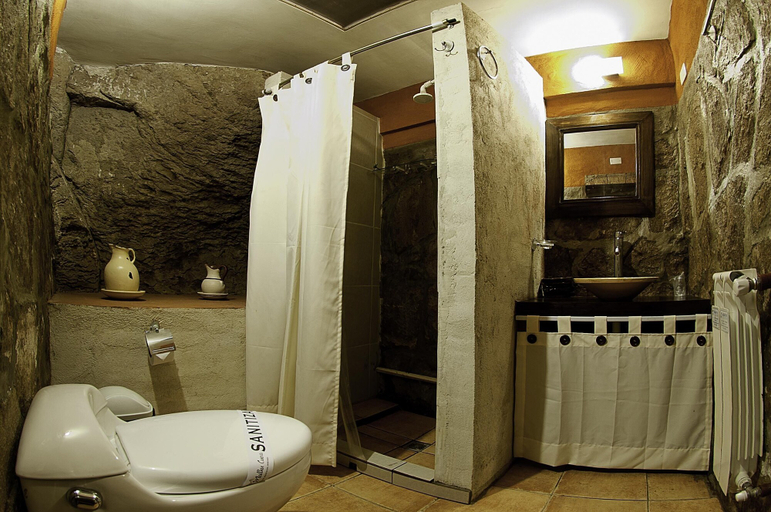 Bathroom 5, Hotel Mallku Cueva, Nor Lípez