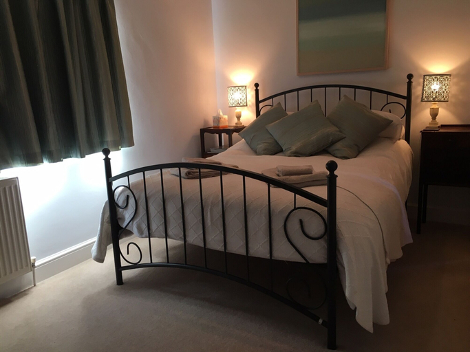 Bedroom 3, 5 Charlton Mill Way B&B, West Sussex