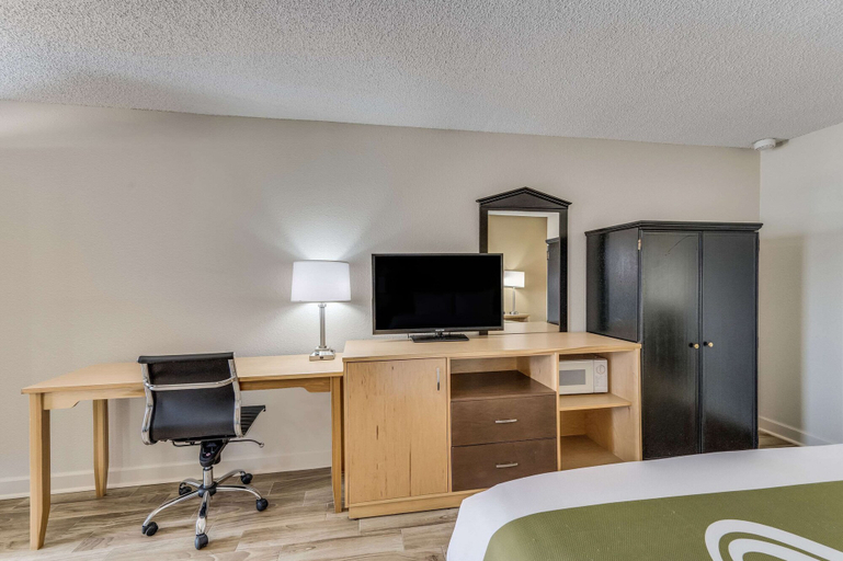Bedroom 4, Quality Inn & Suites Hot Springs-Lake Hamilton, Garland