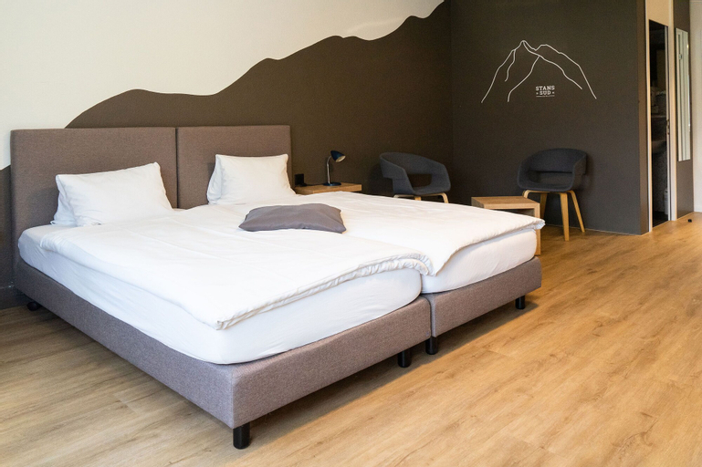 Bedroom 27