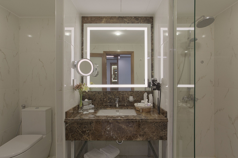 Bathroom 5, Landmark Amman Hotel & Conference Center, Wadi Essier