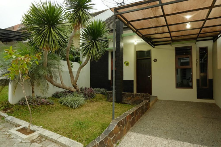 Exterior & Views, Villa Batoe BR B8, Malang