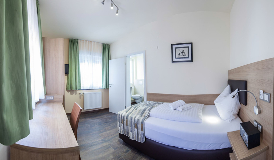 Bedroom 3, Hotel Restaurante Lorca, Heilbronn