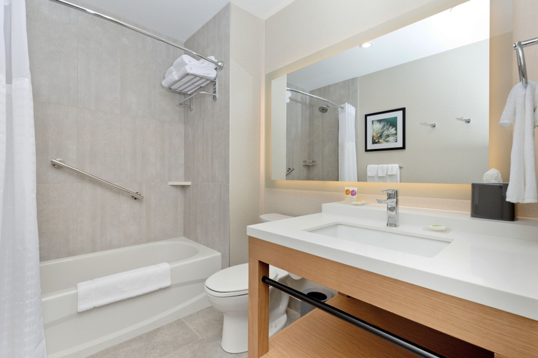 Bathroom 4, Hyatt Place Kelowna, Central Okanagan