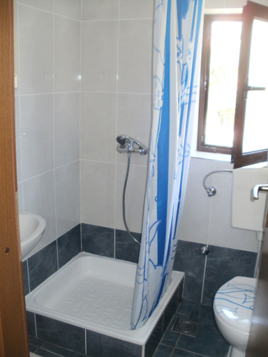 Bathroom 3, Beach Apartments Toni, Podstrana