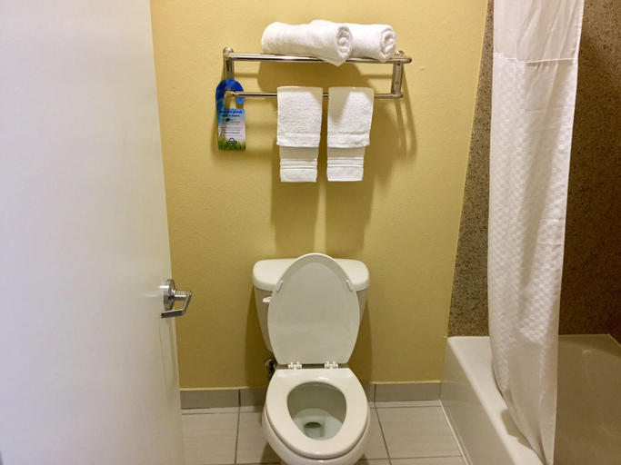 Bedroom 5, Days Inn by Wyndham Baytown East, Chambers