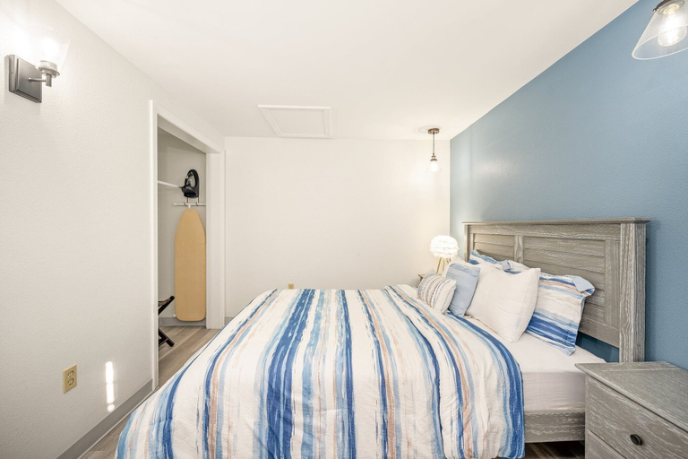 Bedroom 4, Founder's Brook Motel and Suites, Newport