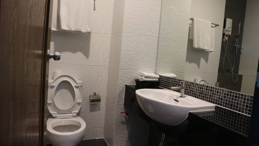Bathroom 5, Phuket Airport Place, Phuket Island