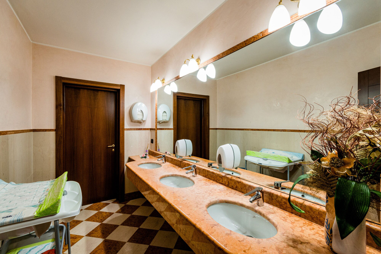 Bathroom 4, Lucrezia Borgia, Ferrara