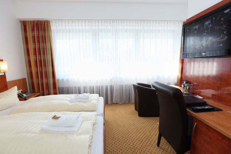 Bedroom 2, Café & Hotel am Holzhafen, Stade