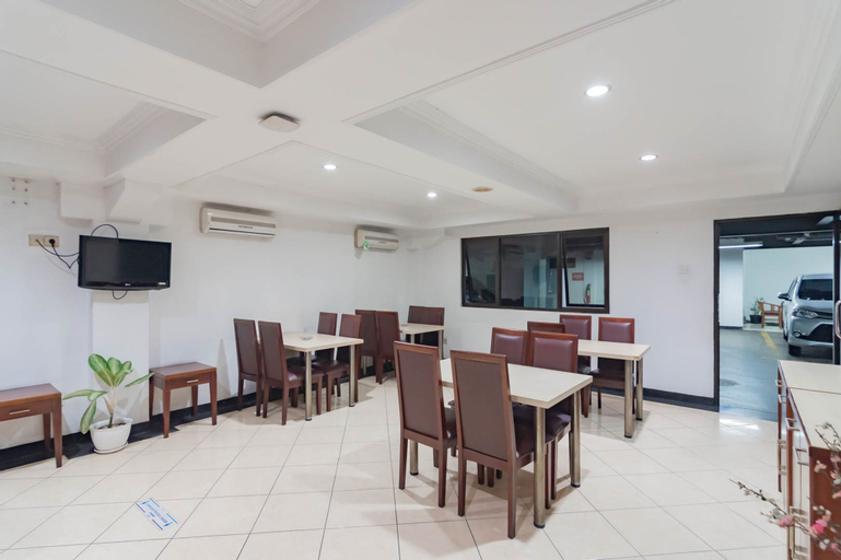 Food & Drinks 5, RedDoorz Plus @ Buah Batu, Bandung