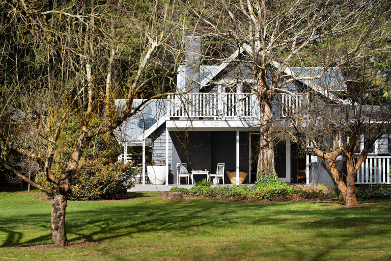 The Orchard, Hepburn - East