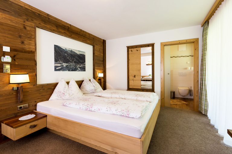 Bedroom 3, Wellness- und Genußhotel Rosmarie, Bolzano
