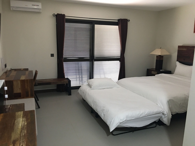 Bedroom 2, Hotel Karem Bay, Koumac