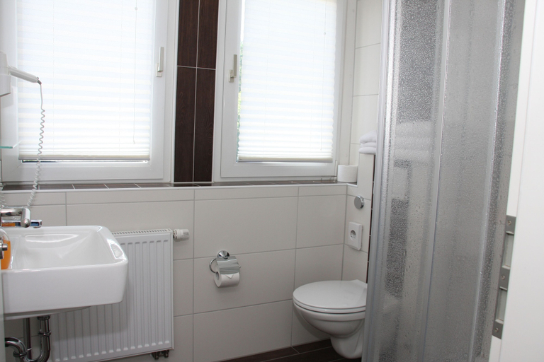 Bathroom 5, Hotel Restaurant Hubertushof, Paderborn