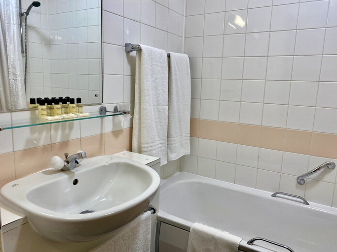 Bathroom 4, Dubrovnik Hotel, Bradford
